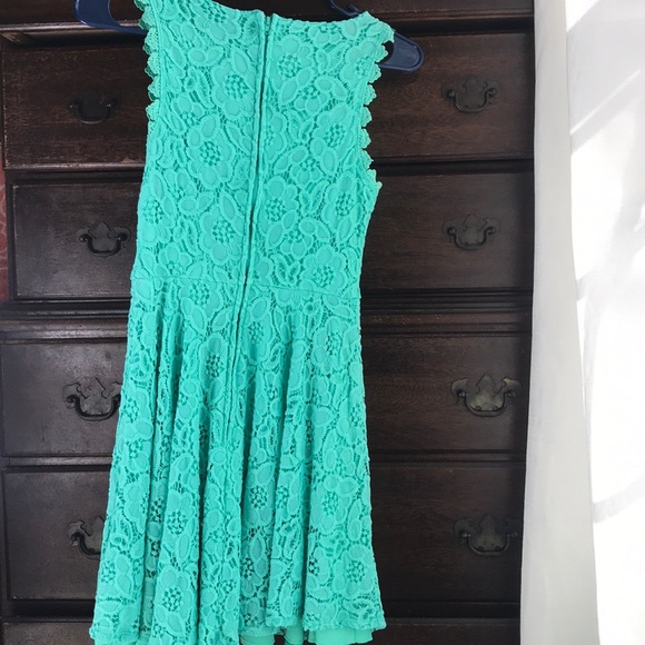 beautiful lace dress - Picture 3 of 3